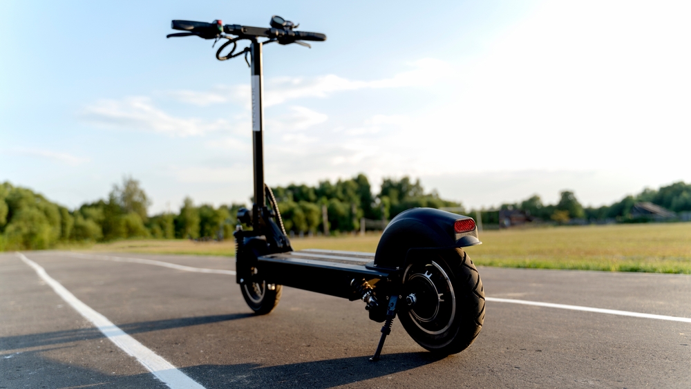 Roller 13-mal gefährlicher als Fahrräder; HAK: Aufklärung, nicht nur Bußgelder 4 shutterstock 2418703727 20250822080214