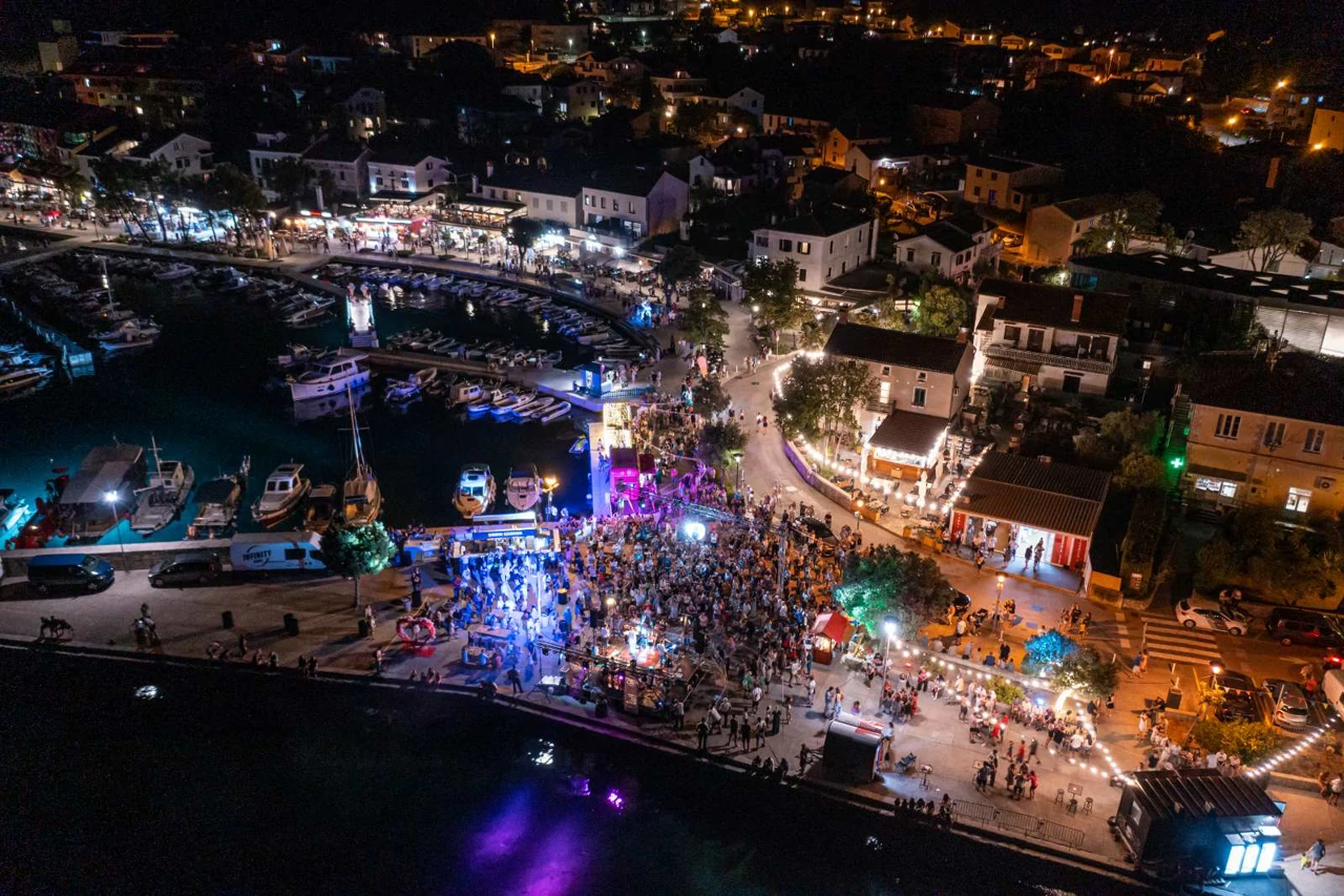 sladoleda, glazbe i ostalog zabavnog sadržaja nedostajati neće