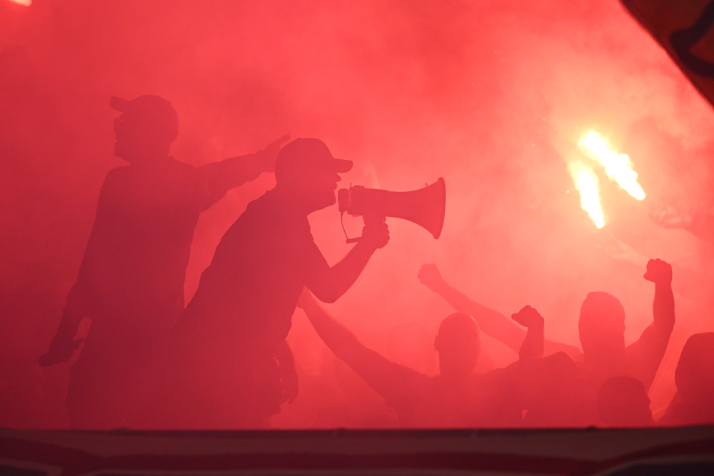 Bakljada Torcide prekinula susret Hajduk - Ajax