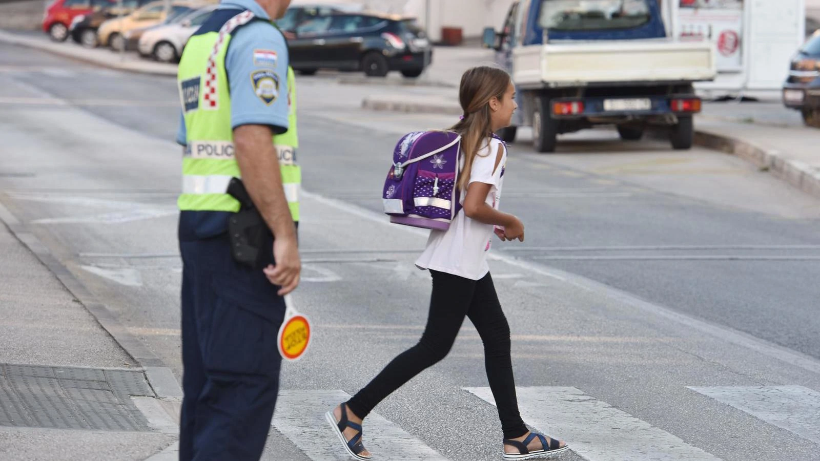 Policija nadzire prilaze školama na prvi dan škole  