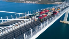 Pelješki most pod probnim opterećenjem, arhivska fotografija