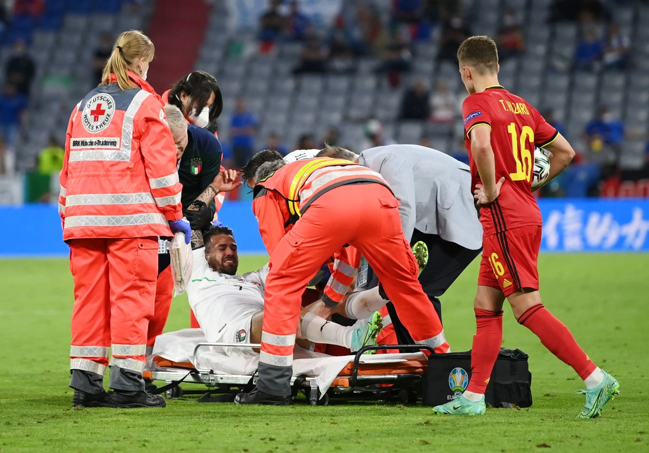 Leonarda Spinazzolu iznose s travnjaka nakon ozljede