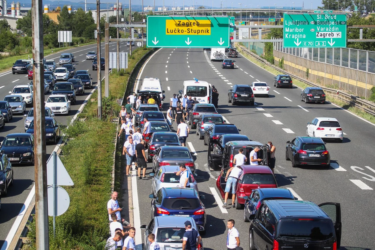  Policija dočekuje Torcidu