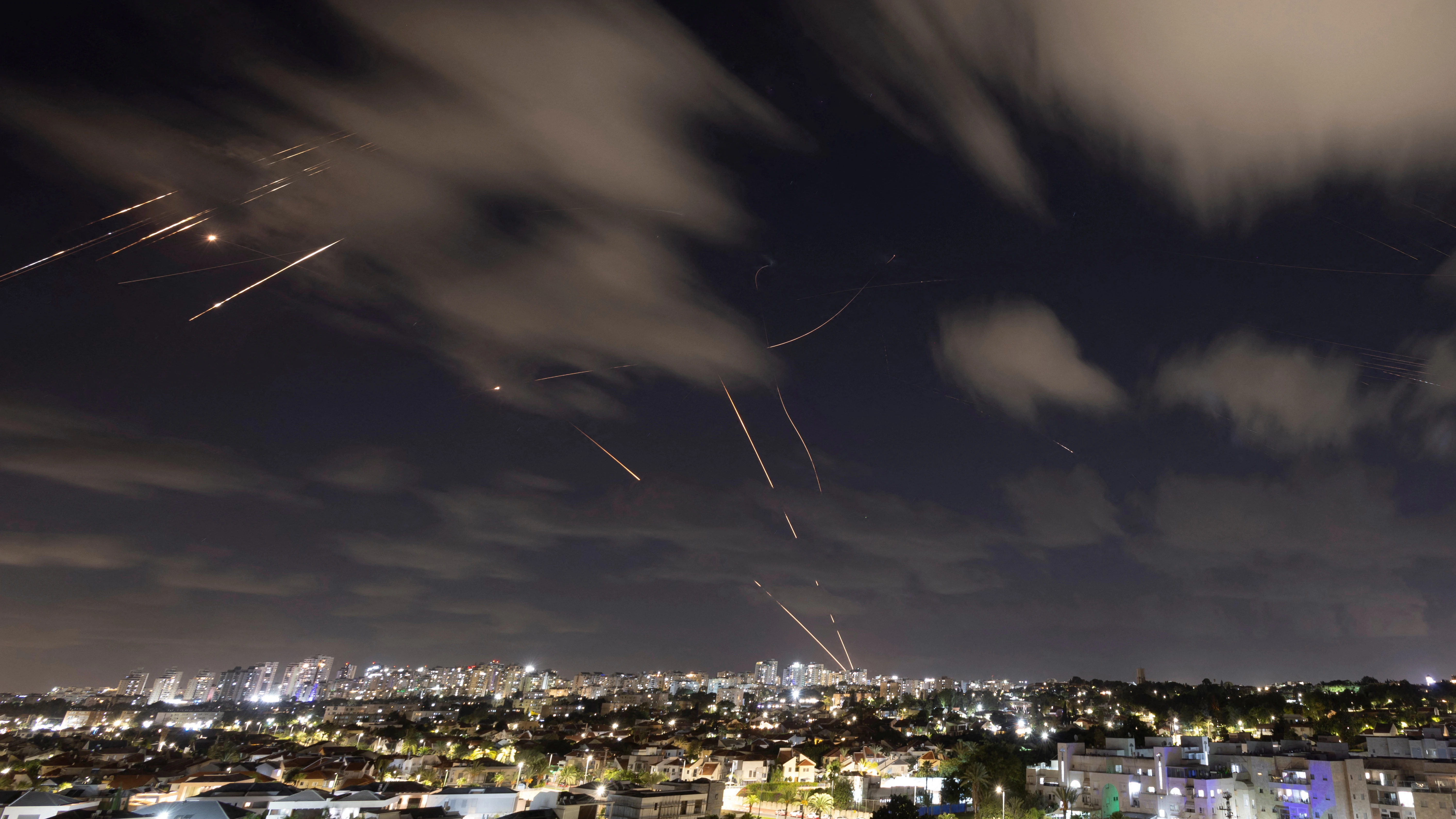 Iran lansirao projektile na Izrael, Biden vojsci naredio da pomogne Izraelu