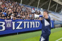 Sergej Jakirović pozdravlja navijače , Foto: Luka Stanzl/PIXSELL