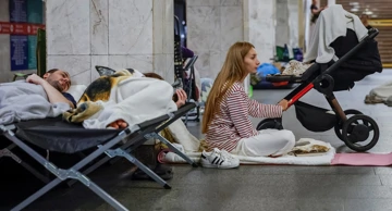 Građani Kijeva u metrou tijekom ruskog raketiranja, 9. srpnja