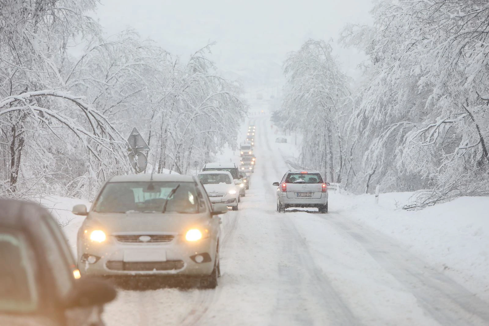 Promet: Snijeg pada mjestimice u Lici, Gorskom kotaru i sjeverozapadnoj Hrvatskoj