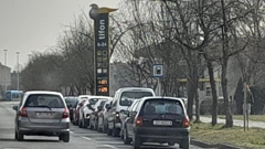 Gužva pred benzinskom crpkom