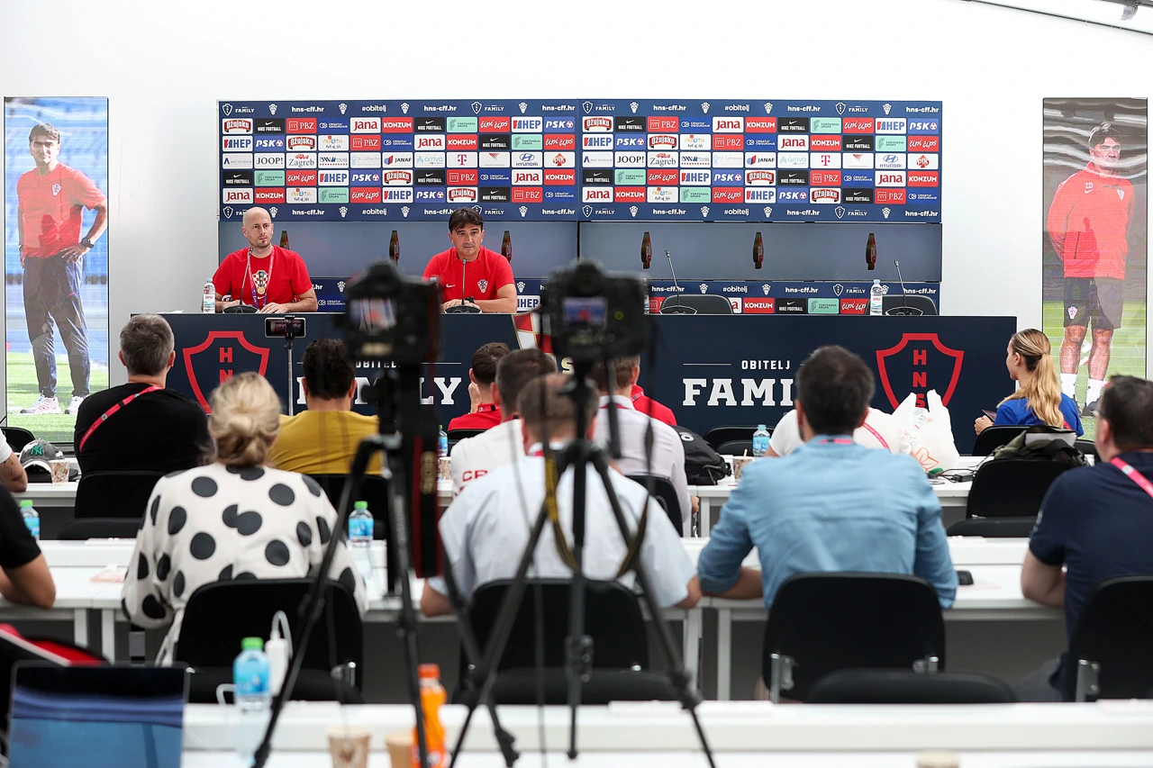 Izbornik Zlatko Dalić na konferenciji za medije