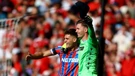 Dean Henderson slavi sa suigračem Justinom Devennyjem