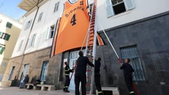 Jučer je u Šibeniku postavljen veliki Draženov dres