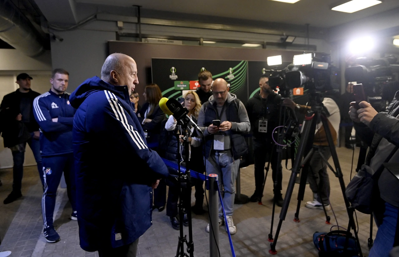 Velimir Zajec pred novinarima u Solunu, Foto: Ronald Gorsic/CROPIX