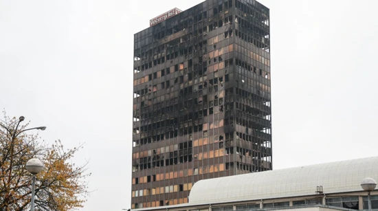 Das Vjesnik Hochhaus nach dem Brand