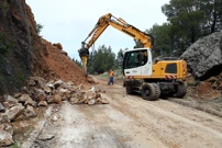 Odron zemlje na cesti kod Obrovca, Foto: Sime Zelic/PIXSELL