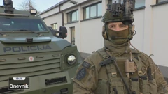 Policijski specijalac ispred "ghurke", Foto: HTV/HRT