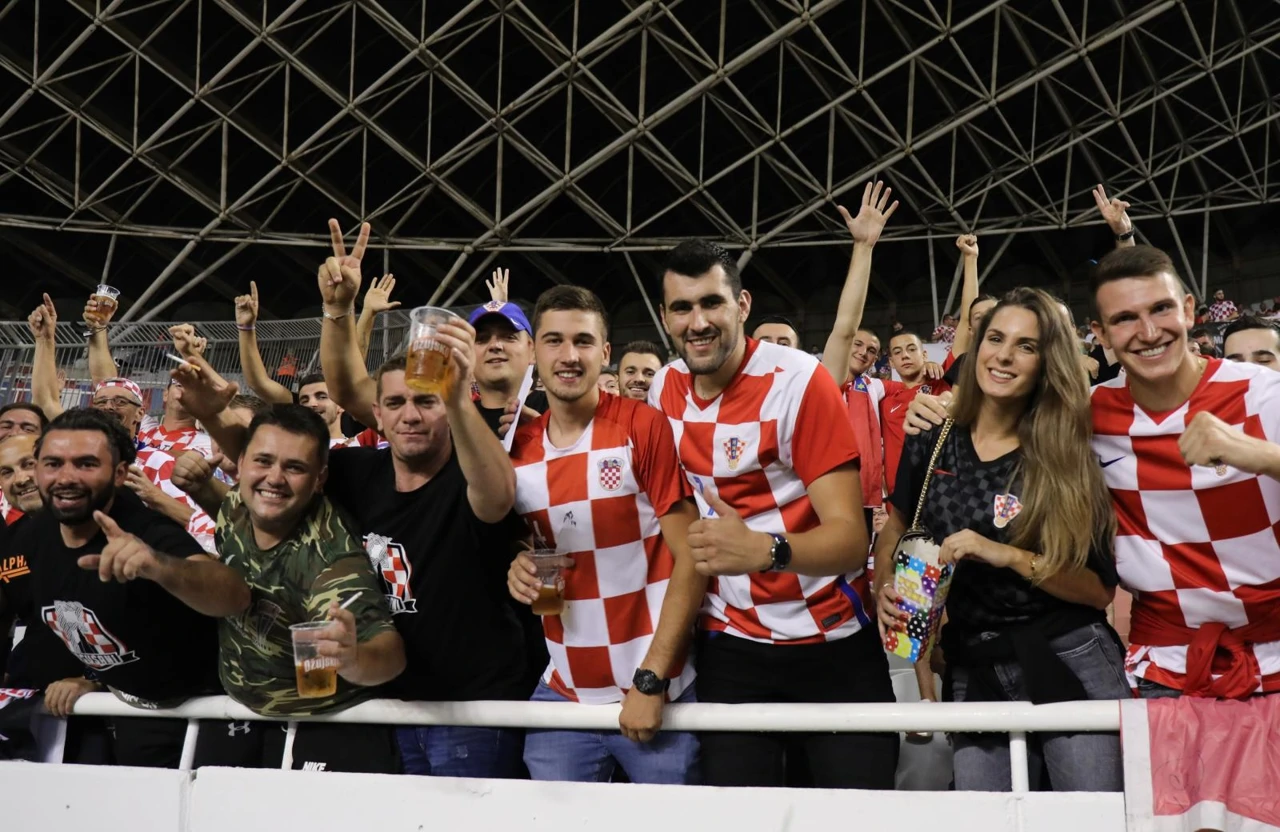 Navijači na utakmici Hrvatska - Slovenija, Foto: Ivo Cagalj/PIXSELL