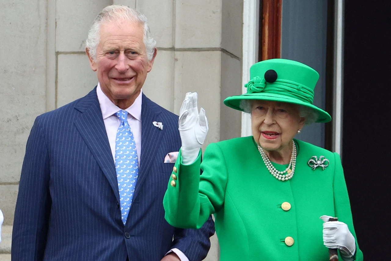 Kraljica Elizabeta II. i princ Charles
