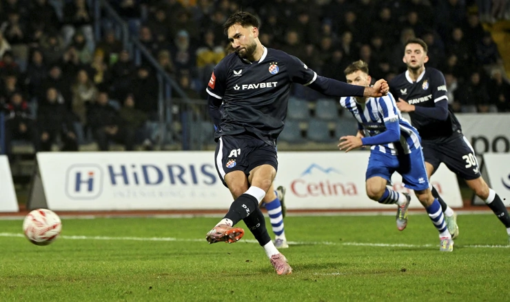 Dion Drena Beljo postiže pogodak Karlovcu iz kaznenog udarca