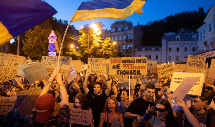 Zelenski se sastaje s generalima u nadi da će smiriti prosvjede