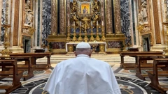 Papa se moli u bazilici Svete Marije Velike