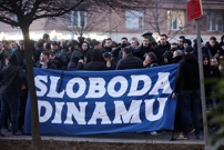 Bad Blue Boysi počeli s navijanjem i paljenjem baklji, Foto: Luka Stanzl/PIXSELL