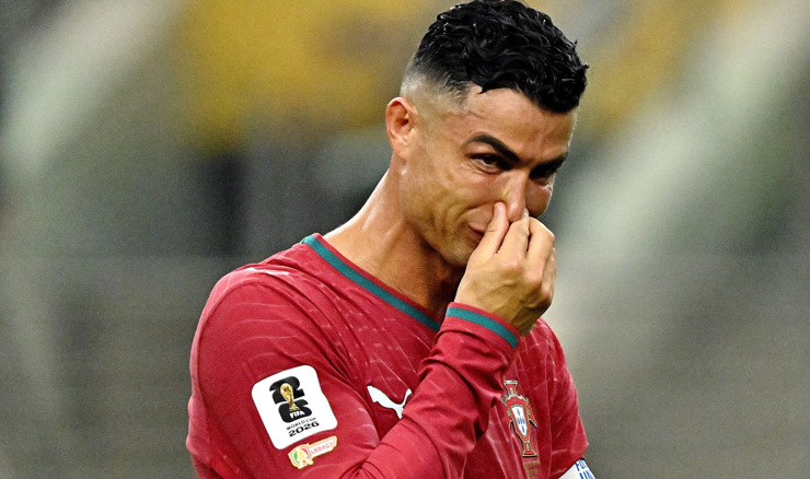 Ronaldo u suzama nakon ispadanja od Španjolske