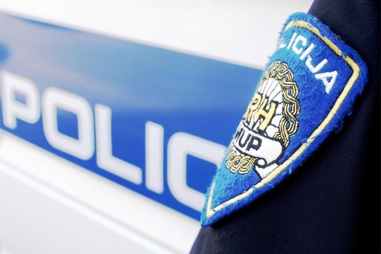 policija natpis 20251002103252
