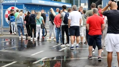 Navijači Dinama čekaju na ulaznice za derbi