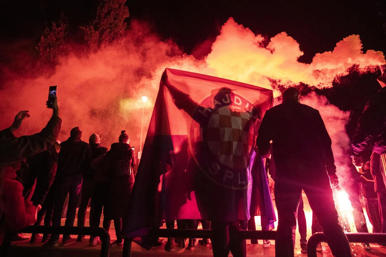 Navijači priredili doček igračima Hajduka koji su slavili u derbiju s Dinamom, Foto: Miroslav Lelas/PIXSELL