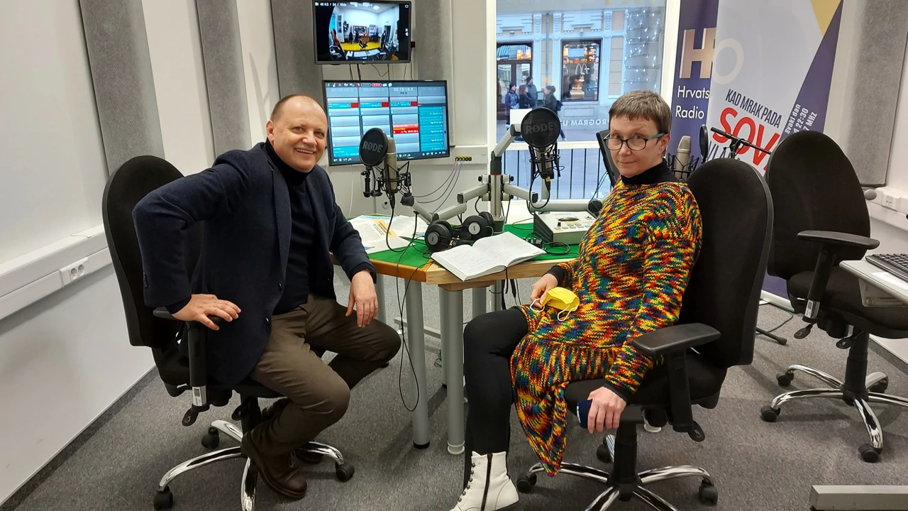 Davor Štimac i Tatjana Sandalj u studiju Radio Rijeke s pogledom na riječko Korzo