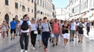 Turisti s vodičem na Stradunu