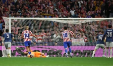Atletico Madrid - Arsenal, kazneni udarac, Foto: Isabel Infantes/ REUTERS