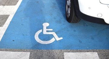 Parkirališno mjesto za osobe s invaliditetom