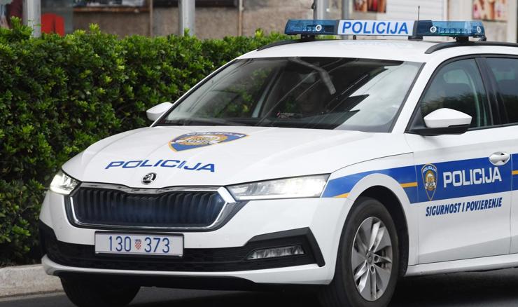 Teška prometna nesreća u Lici: Poginula jedna osob