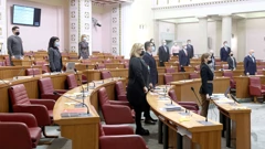 Zastupnici minutom šutnje odali počast Nedjeljku Mihanoviću