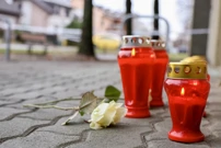 Građani pale svijeće za žrtve napada u OŠ Prečko, Foto:  Matija Habljak /Pixsell