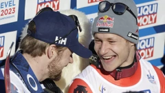Aleksander Aamodt Kilde i Marco Odermatt raspoloženi na postolju