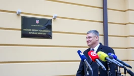 Milanović prvi predao potpise DIP-u