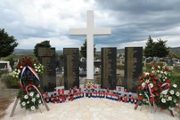 U Lišanima Ostrovičkim otkriven spomenik poginulim braniteljima i civilima, Foto: -/-