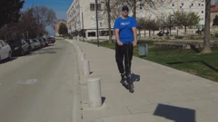 Romobile voze svi - djeca, stari, mladi... 