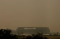 Stadion u New Jerseyju obavijen dimom od šumskih požara u Kanadi, Foto: Brian Snyder/REUTERS