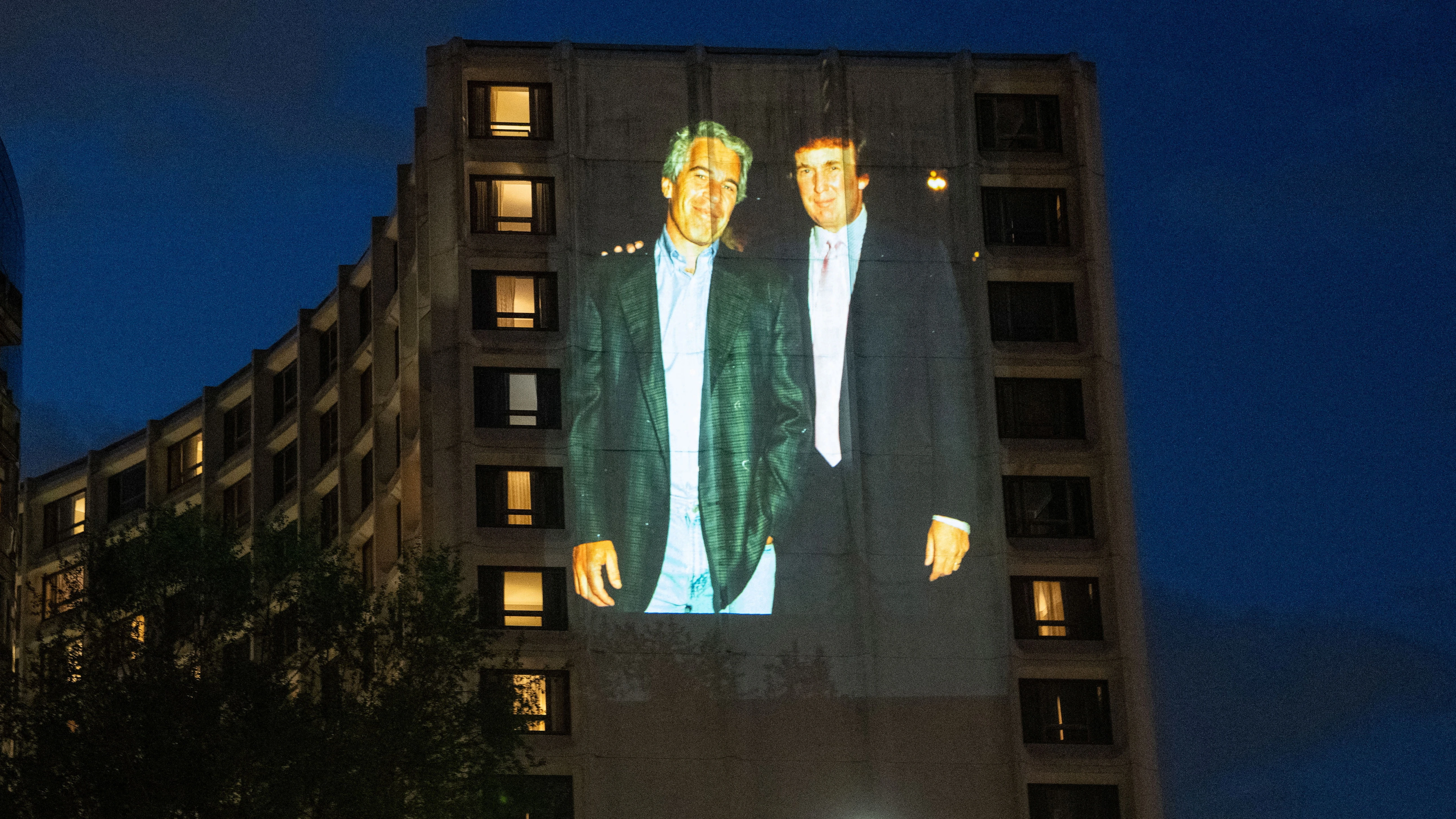 Projekcije Epsteina i Trumpa na hotelu u Washingtonu uoči novinarske večere