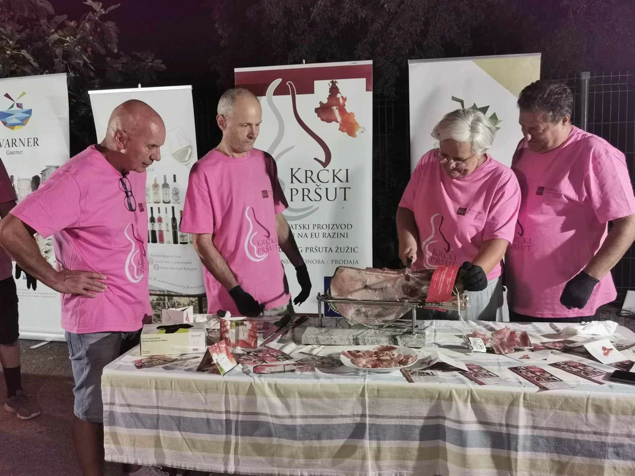 1. Otvoreni kup Hrvatske u rezanju pršuta za novinare , Foto: Vladimir Jurić/Radio Rijeka