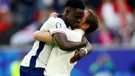 Saka i Southgate u zagrljaju