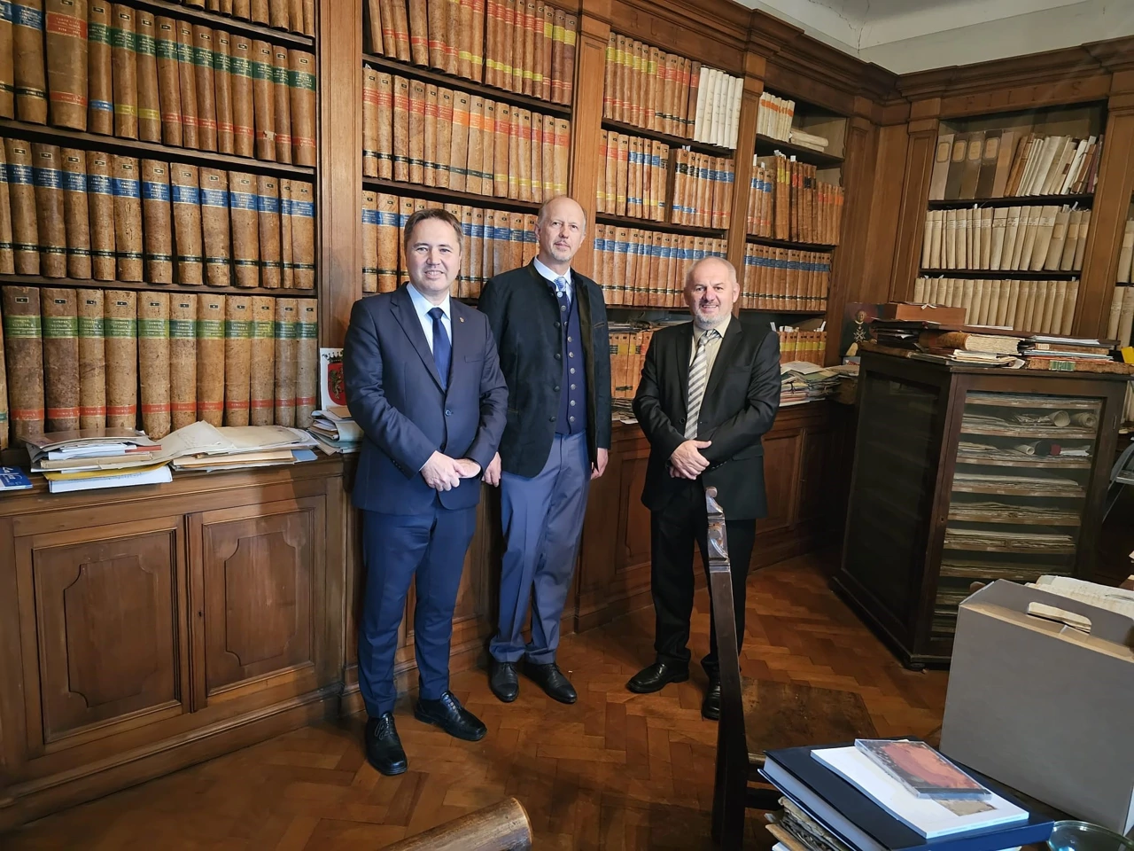 prof. dr. sc. Mislav Grgić, conte Gordio Frangipane i književnik Tomislav Beronić, Foto: Družba "Braća Hrvatskog Zmaja"/snimka zaslona