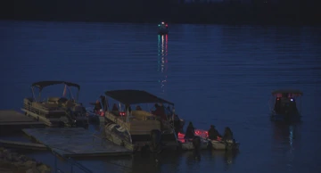 Svjetlosna rijeka sjećanja: Lampioni za poginule branitelje u Vukovaru