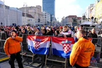 Navijači na Trgu bana Jelačića, Foto: Slaven Branislav Babić/PIXSELL