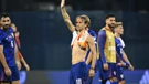 Modrić pozdravlja navijače