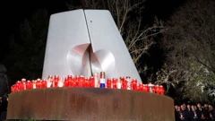 Svijeće ispred Memorijalne bolnice "Dr. Juraj Njavro"