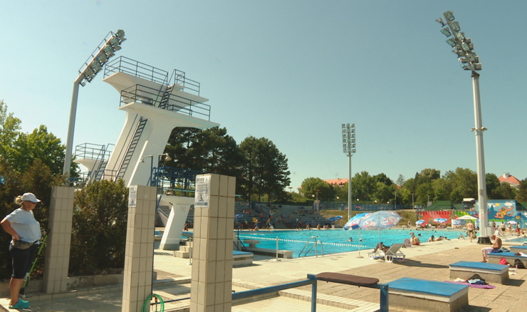 Zbog toplinskog vala Zagrepčani spas traže na bazenima